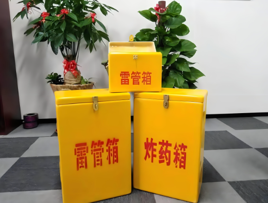 娄烦玻璃钢炸药箱与普通炸药箱有什么区别？